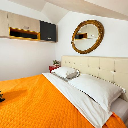 Millenium Apartment Central Крайова Екстериор снимка