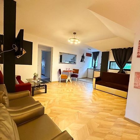 Millenium Apartment Central Крайова Екстериор снимка